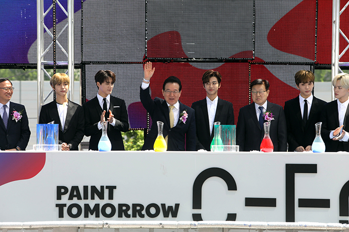국내 최대 규모 도심 속 문화 축제 'C페스티벌 2019' 개막행사에 김영주 한국무역협회 회장, 정순균 강남구청장, CMC 대표단, 그룹 NCT 드림 재민, 제노, 런쥔, 천러, 지성이 참석했다.