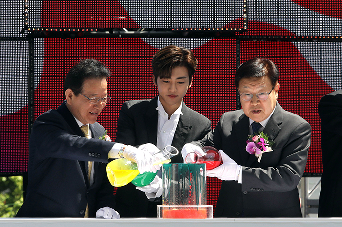 국내 최대 규모 도심 속 문화 축제 'C페스티벌 2019' 개막행사에 김영주 한국무역협회 회장, 정순균 강남구청장, CMC 대표단, 그룹 NCT 드림 재민, 제노, 런쥔, 천러, 지성이 참석했다.