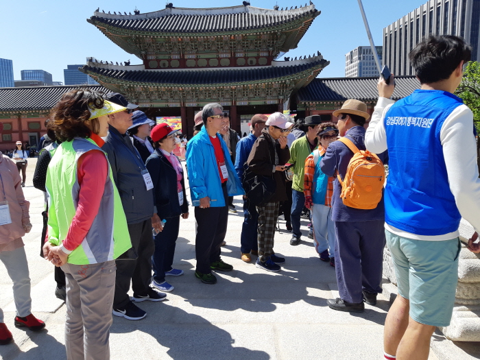 어르신 문화탐방 봄나들이