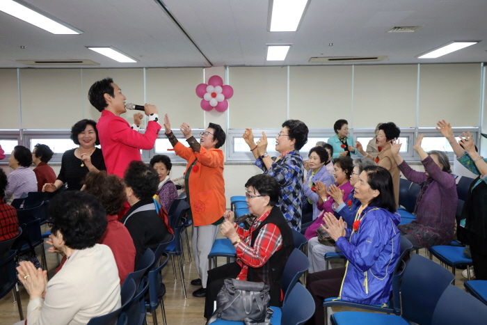 강남구(구청장 정순균)가 민선 7기 출범 이후 노인돌봄 서비스 및 커뮤니티 케어 등으로 ‘기분 좋은 변화’를 구현하고 있다.