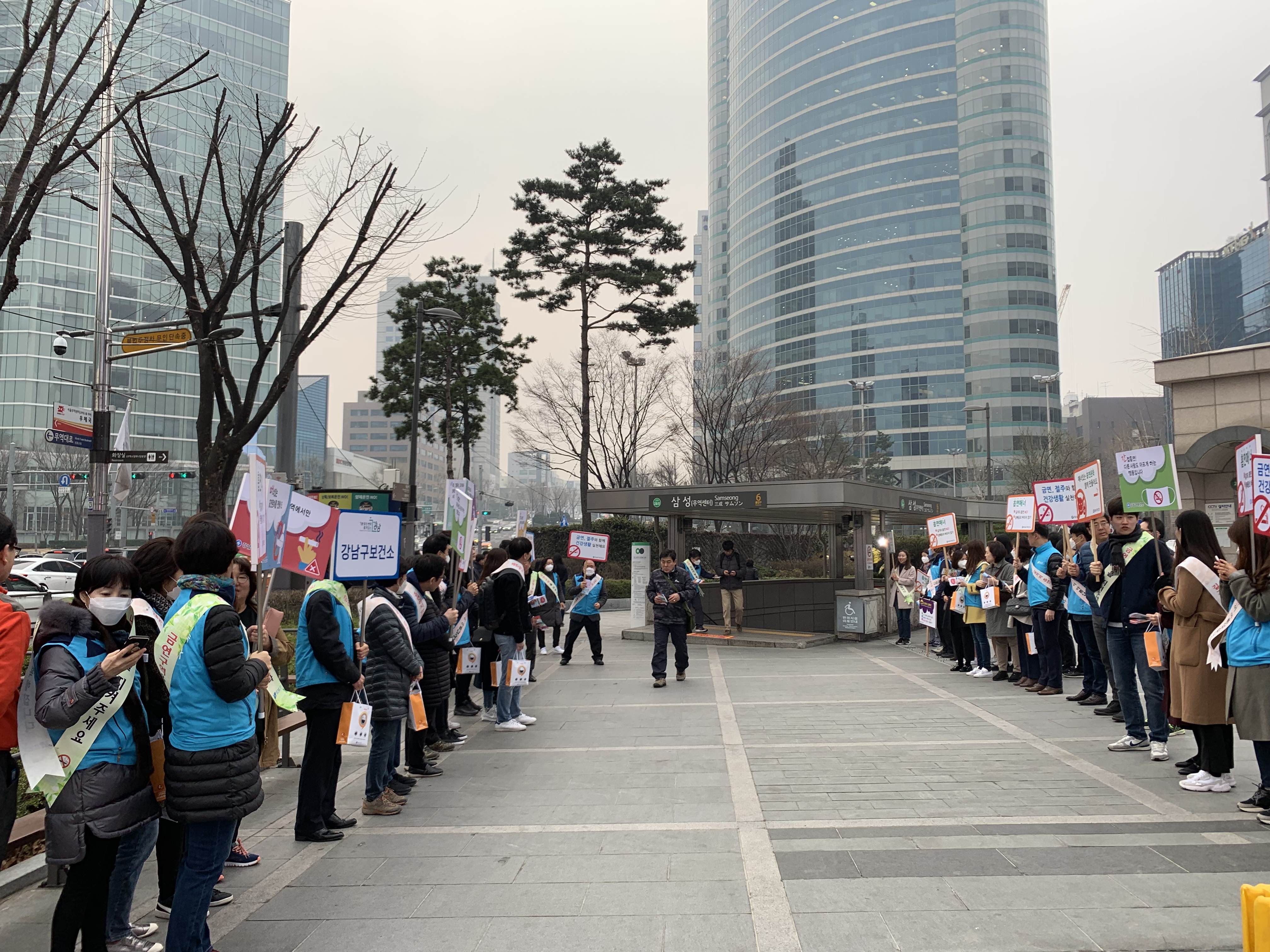 ‘기분 좋은 변화, 품격 있는 강남’으로 도약 중인 강남구(구청장 정순균)가 31일 세계 금연의 날을 맞아 27일부터 금연주간을 지정하고, 강남대로에서 지역주민 및 강남구시니어봉사단과 함께 금연예방 캠페인을 벌인다.