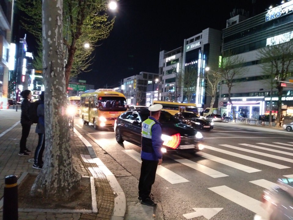 관내 모범운전자에 우의 지급