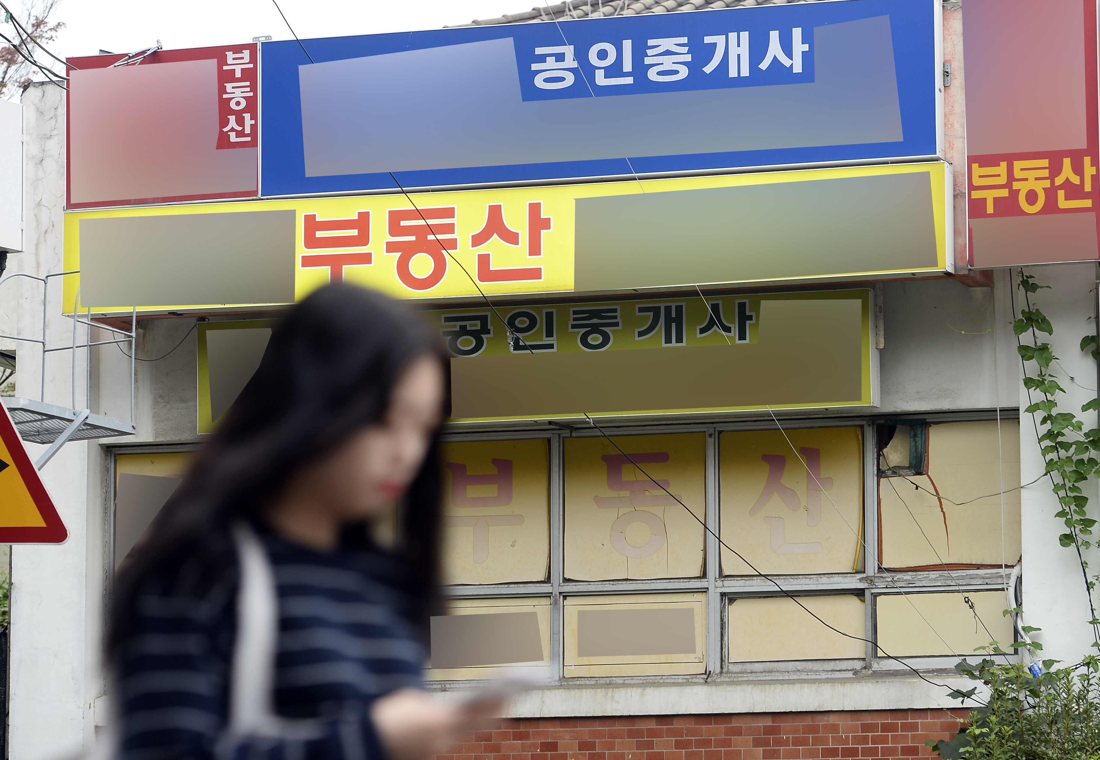   ‘기분 좋은 변화, 품격 있는 강남’으로 도약 중인 강남구(구청장 정순균)가 건전한 부동산 중개질서 조성을 위해 이달 중으로 중개업 종사자 6464명의 등록사항을 일제 조사하고 부적격자에 대해서는 행정처분에 나선다.