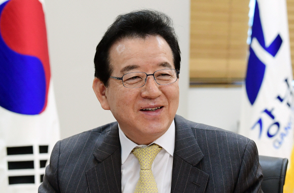 “신사동 가로수길에 ‘하늘길’ 연내 착공… 강남 명물 만들겠다”