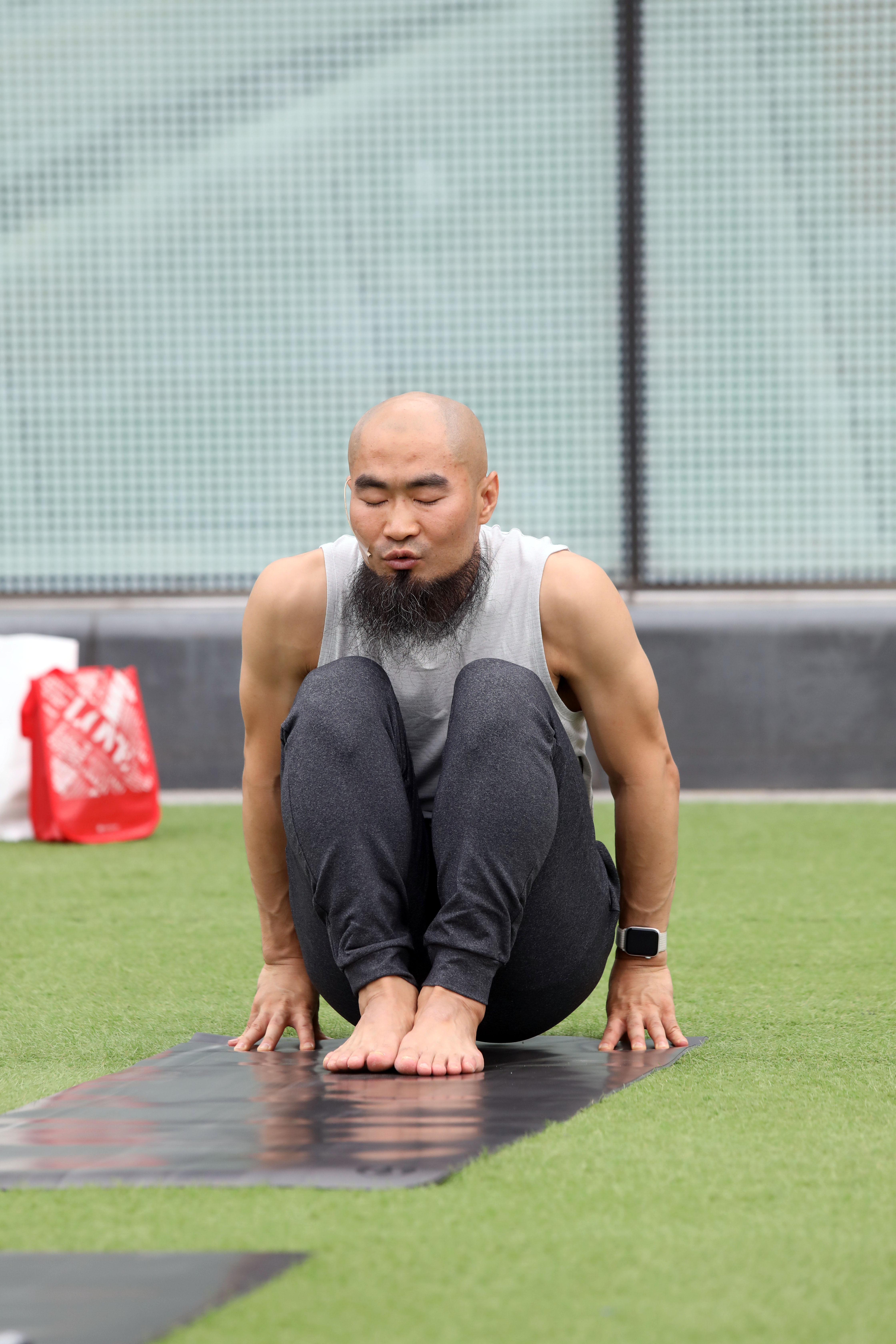 ‘기분 좋은 변화, 품격 있는 강남’을 만들어 가는 강남구(구청장 정순균)가 ‘세계 요가의 날’인 21일 오후 5시 코엑스 동측 광장에서 구가 추진 중인 힐링산업의 일환으로 ‘요가로 내 삶이 달라졌어요’ 행사를 주최한다.