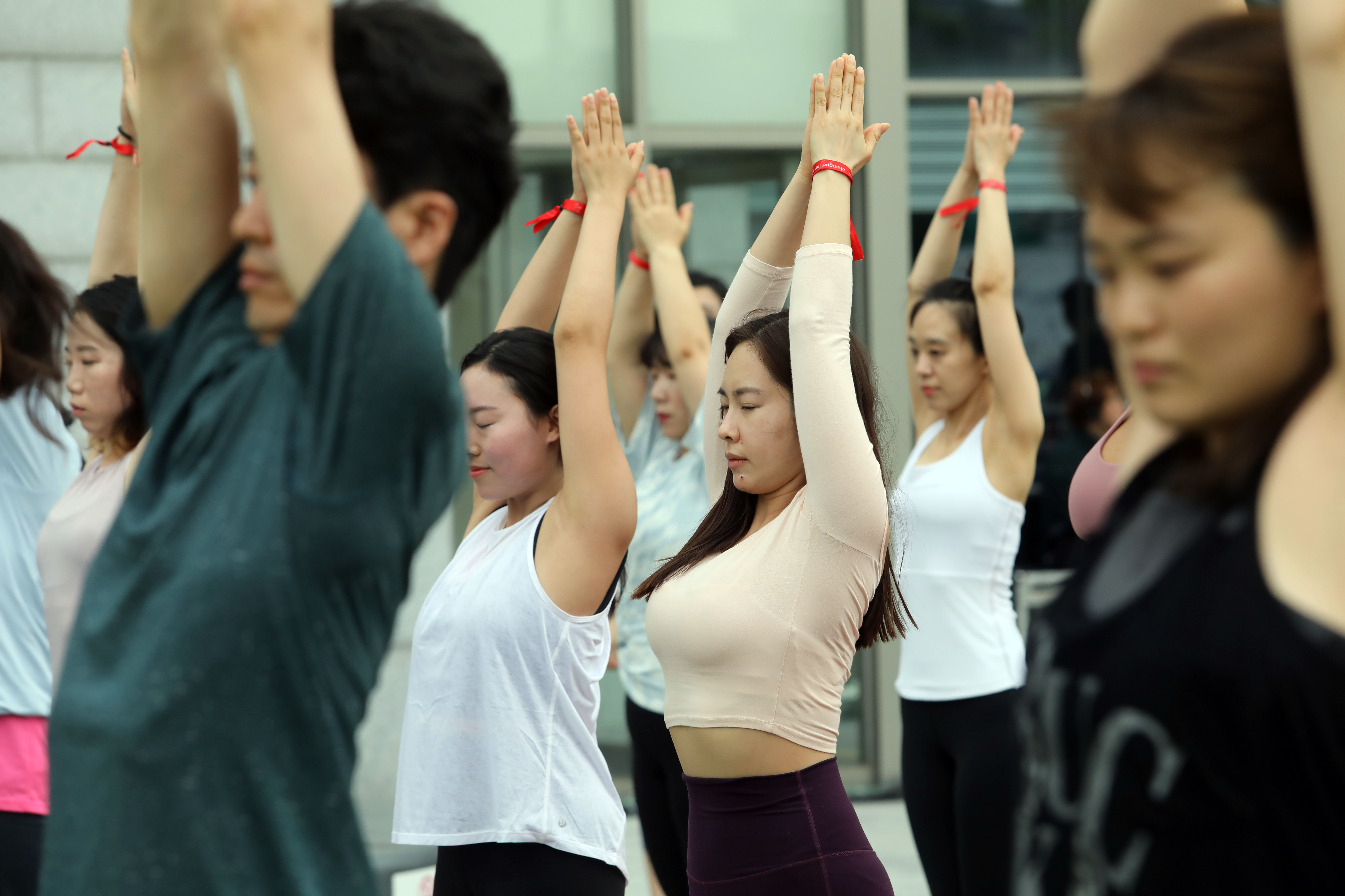 ‘기분 좋은 변화, 품격 있는 강남’을 만들어 가는 강남구(구청장 정순균)가 ‘세계 요가의 날’인 21일 오후 5시 코엑스 동측 광장에서 구가 추진 중인 힐링산업의 일환으로 ‘요가로 내 삶이 달라졌어요’ 행사를 주최한다.