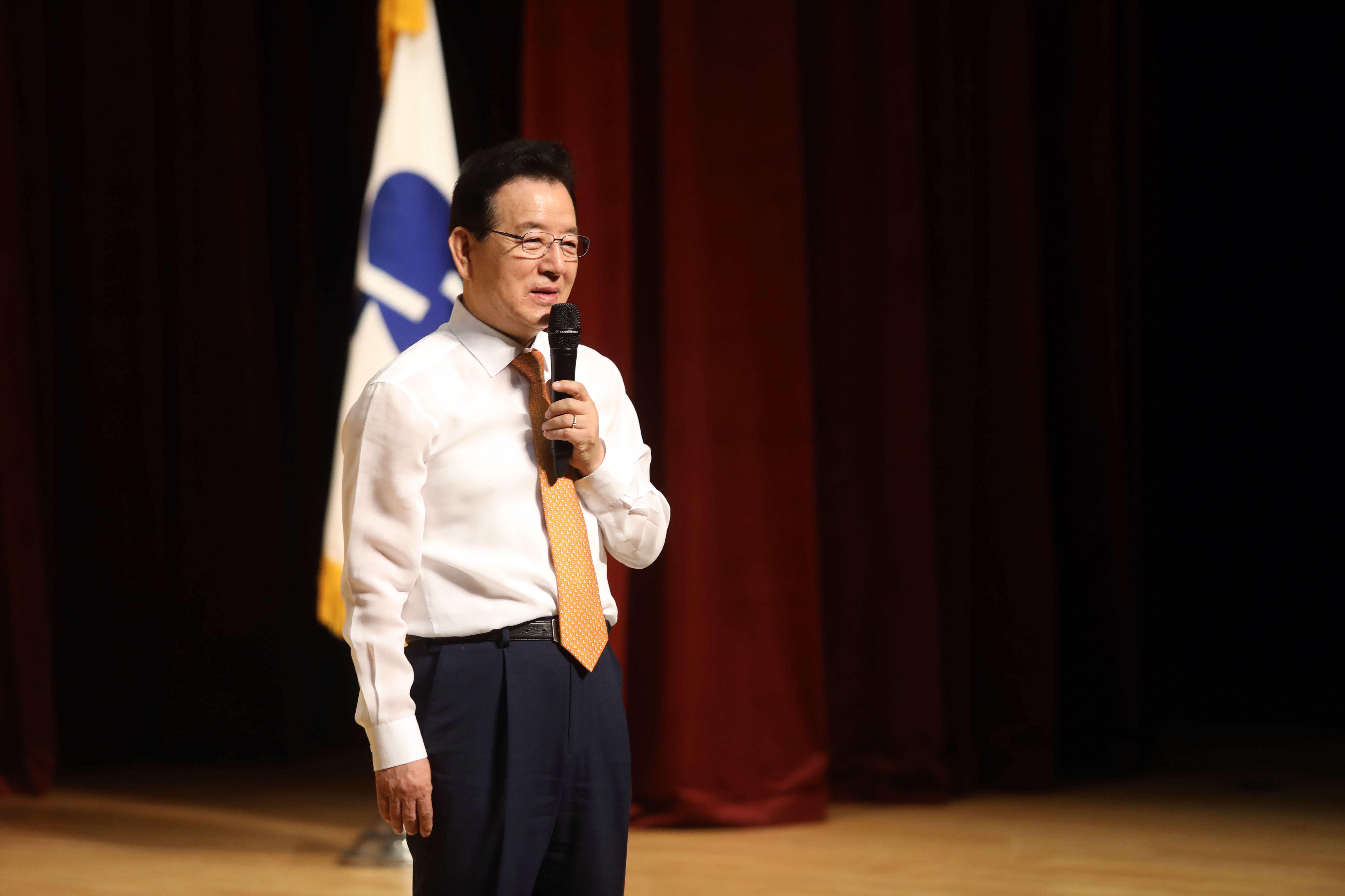 ‘기분 좋은 변화, 품격 있는 강남’을 실현 중인 강남구(구청장 정순균)는 25일 오전 강남구민회관에서 2분기 직원 정례조례를 열고 적극행정 필요성의 의미를 되새겼다.