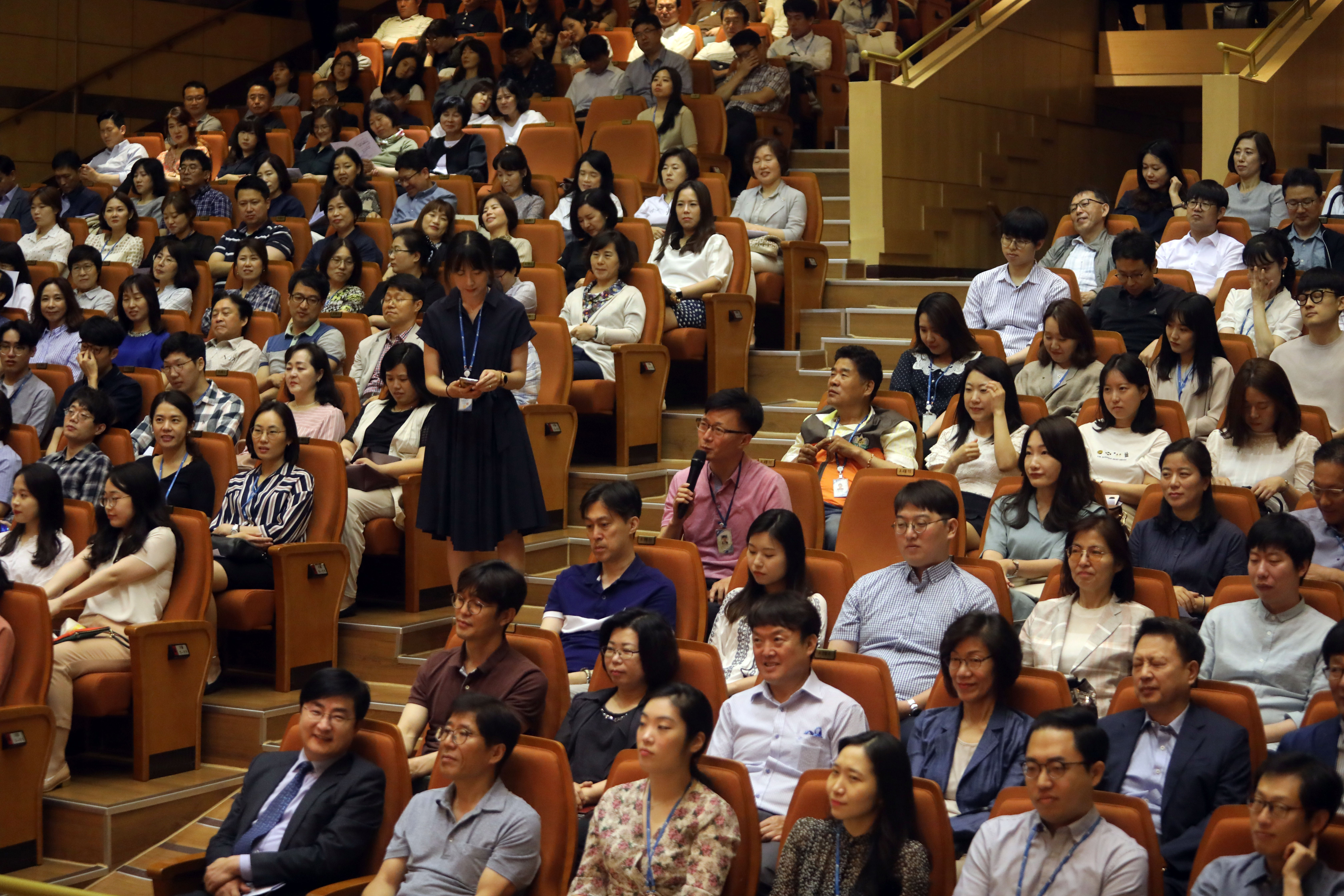 ‘기분 좋은 변화, 품격 있는 강남’을 실현 중인 강남구(구청장 정순균)는 25일 오전 강남구민회관에서 2분기 직원 정례조례를 열고 적극행정 필요성의 의미를 되새겼다.