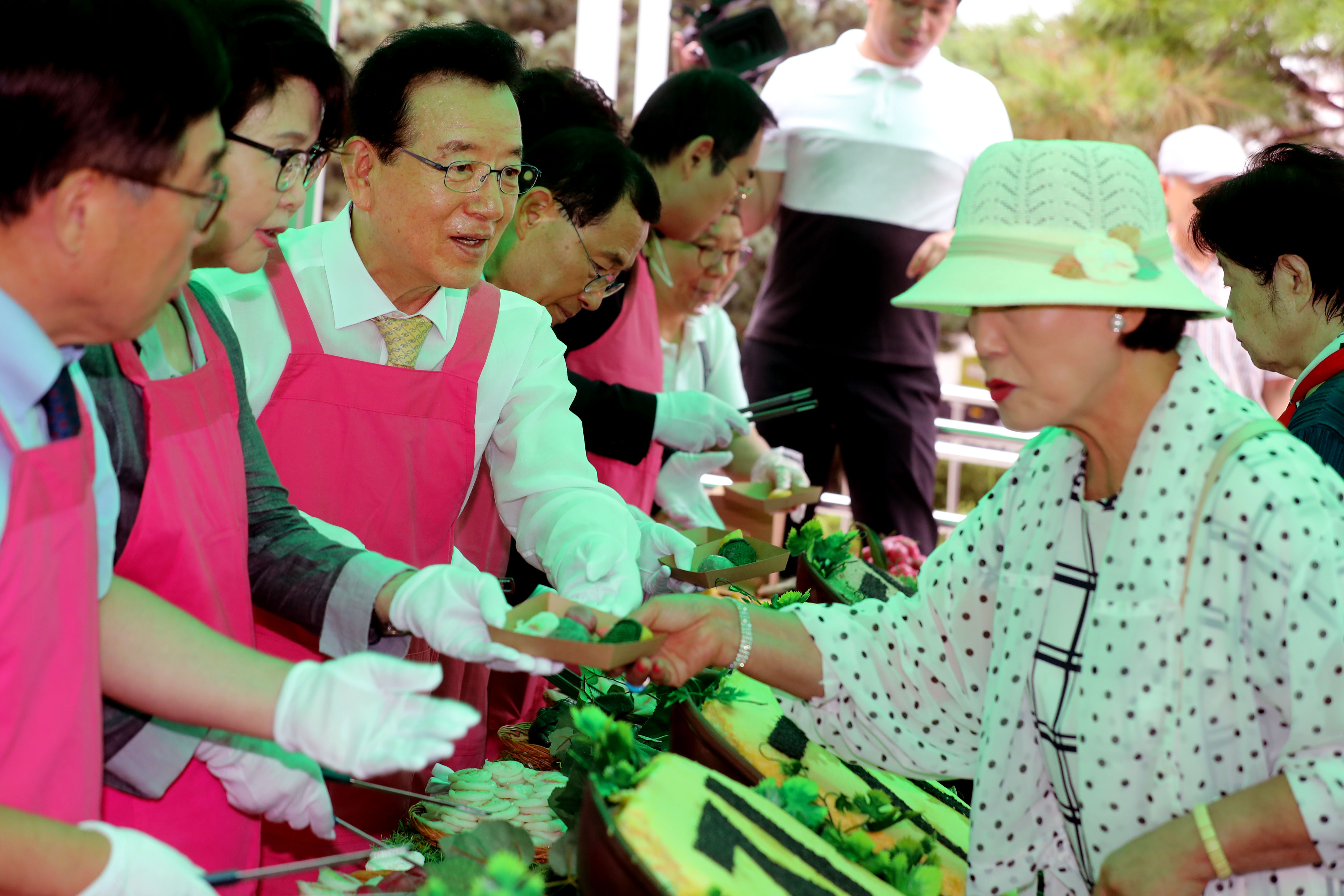 정순균 강남구청장, 강남구 추석맞이 직거래장터 방문