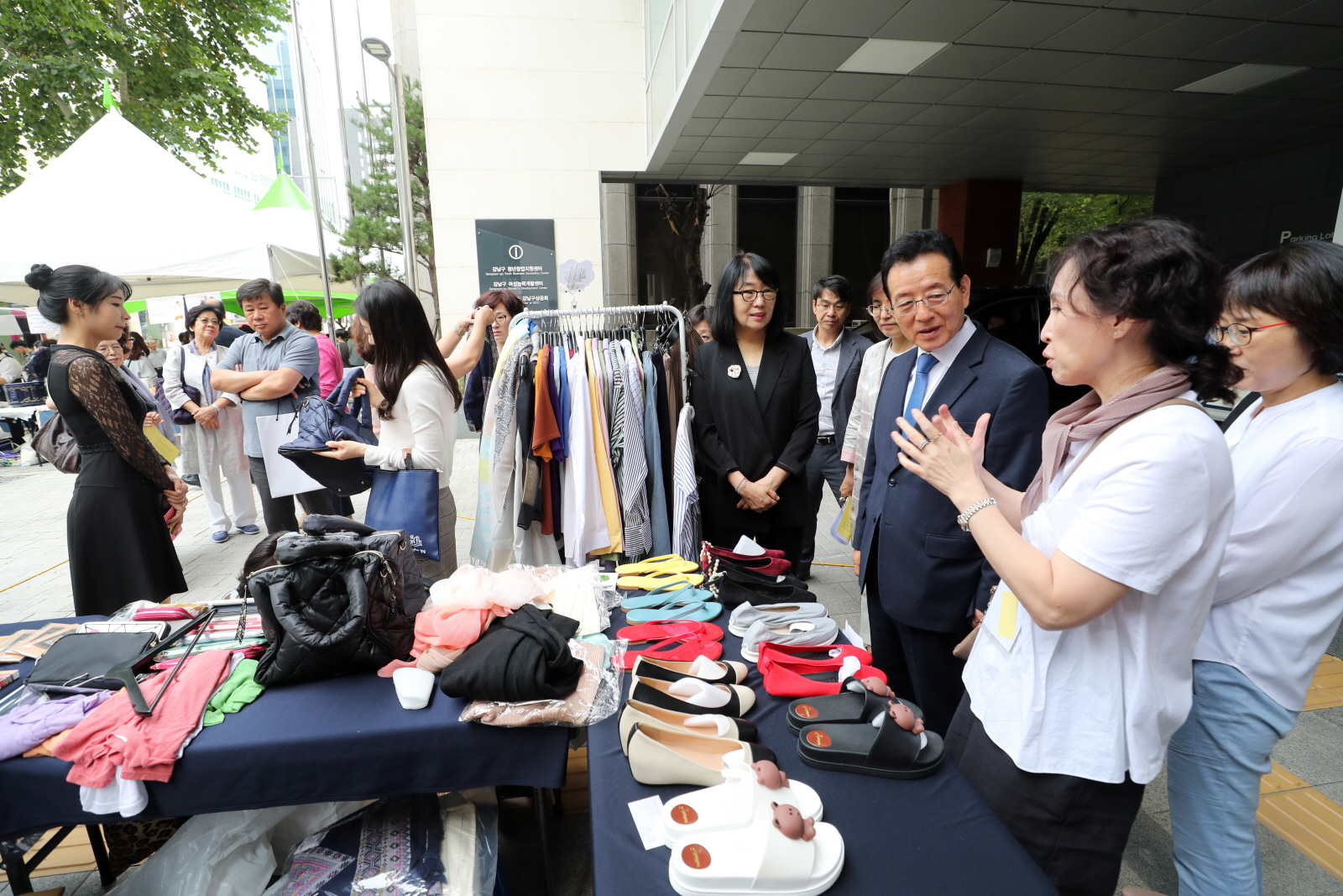  정순균 강남구청장이 27일 역삼동 강남구 비즈니스센터에서 개최된 여성일자리박람회에 참석했다.