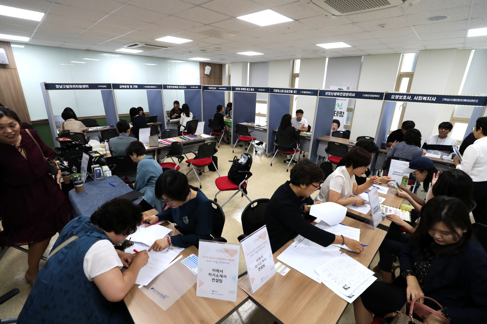 정순균 강남구청장이 27일 역삼동 강남구 비즈니스센터에서 개최된 여성일자리박람회에 참석했다.