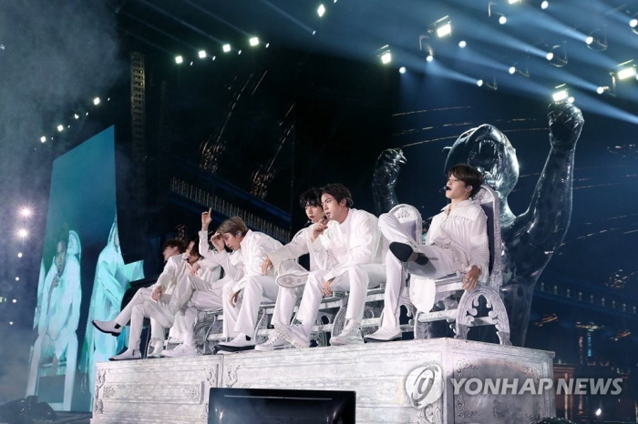방탄소년단·아미 축제 문이 열렸다! ‘하우스 오브 BTS’ 강남에 오픈