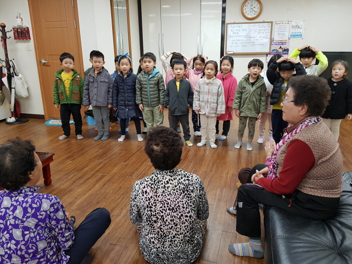 청수어린이집과 ‘찾아가는 재롱잔치’