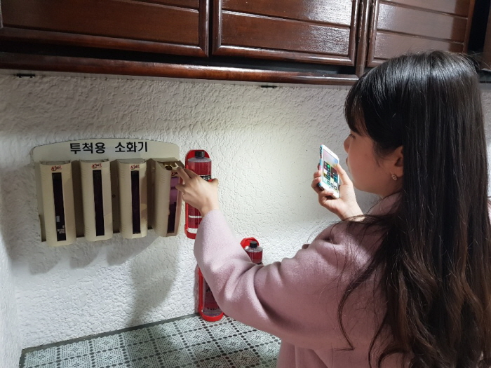 청담동주민센터가 청담동 관내 경로당 3곳에 소화기 교체작업을 추진했다.