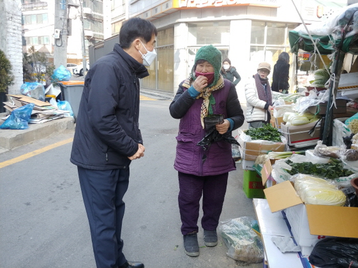 도곡1동주민센터가 신종 코로나바이러스의 지역사회 확산을 방지하고자 대주민 예방활동을 강화하며 적극 대응중이다.