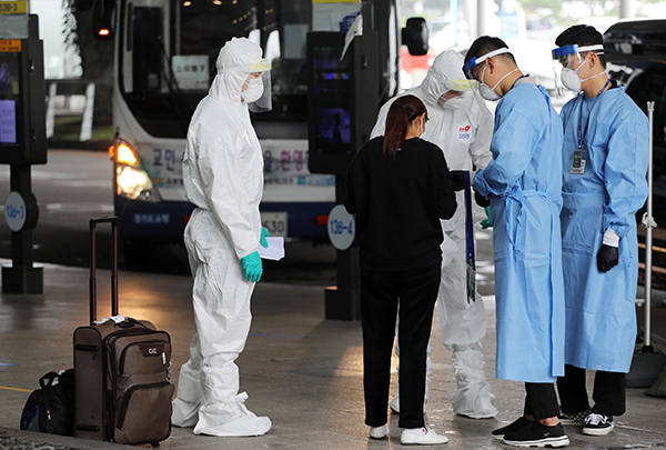 방역위반 해외유입 외국인 확진자, 치료비 전액 본인 부담 