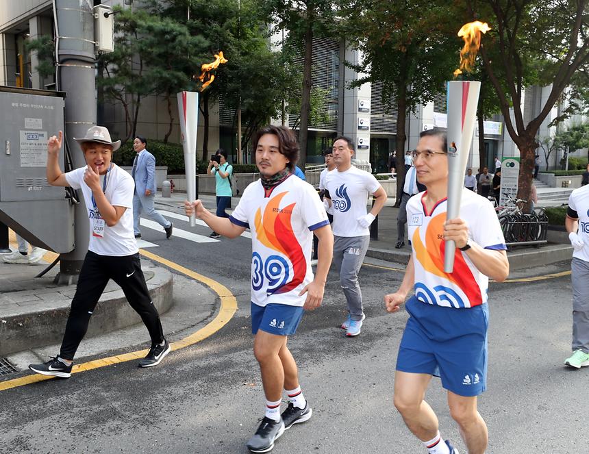 10.04 제100회 전국체육대회 성화봉송 - 9