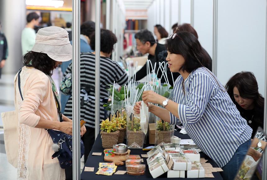 10.25 2019년 사회적경제기업 ‘강남소셜마켓’ - 6