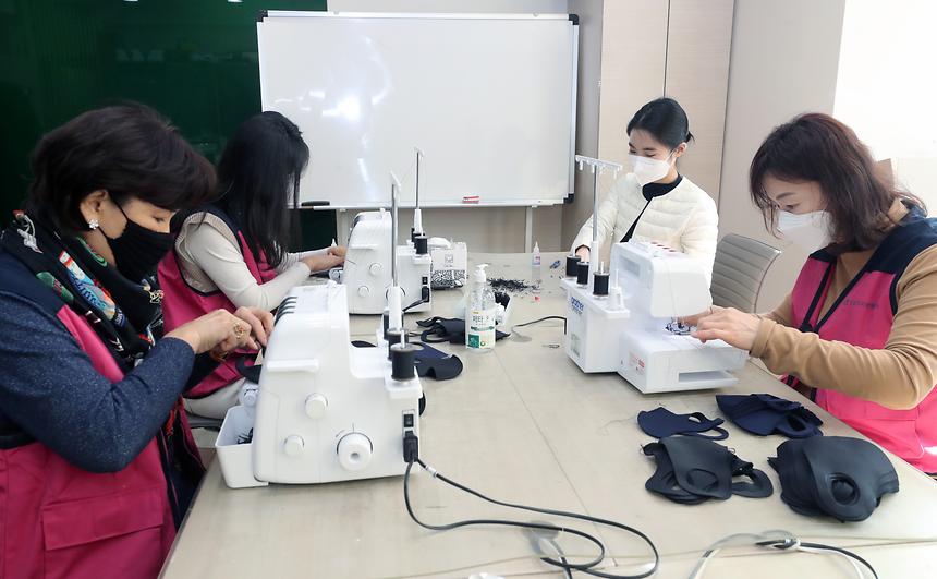 03.06 강남구와 자원봉사센터가 함께 만드는 마스크 행사 - 4