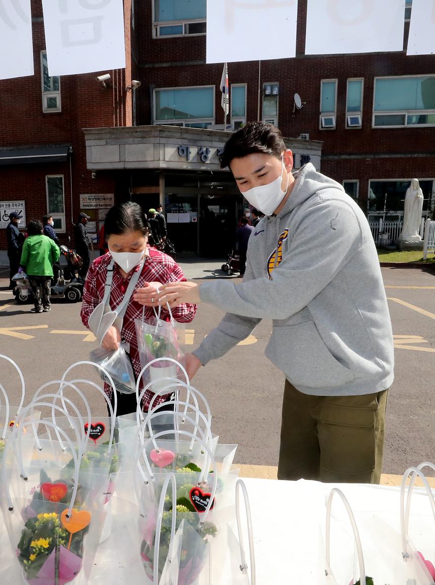 03.31 하상장애인 복지관 도시락 및 화분 배부 - 18