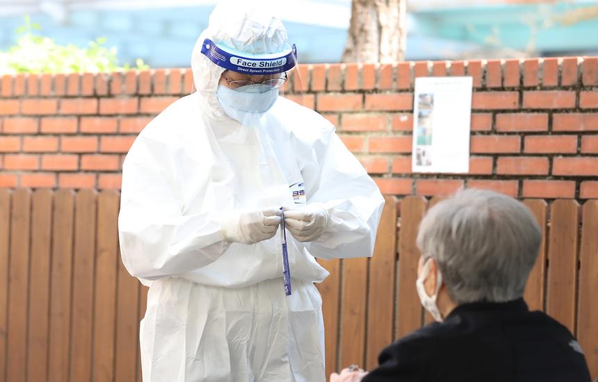 04.16 어르신들 코로나19 검체검사 - 2