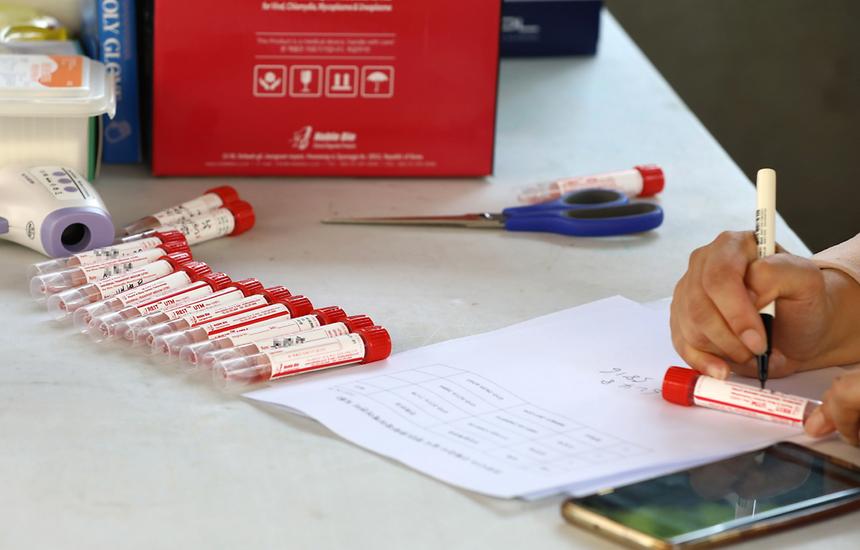 04.16 어르신들 코로나19 검체검사 - 3