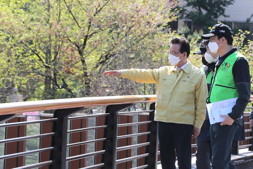 04.18 양재천 3주째 주말 전면 통제 - 7