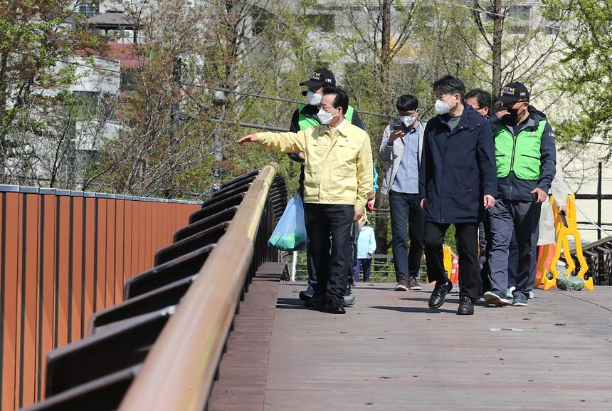 04.18 양재천 3주째 주말 전면 통제 - 2