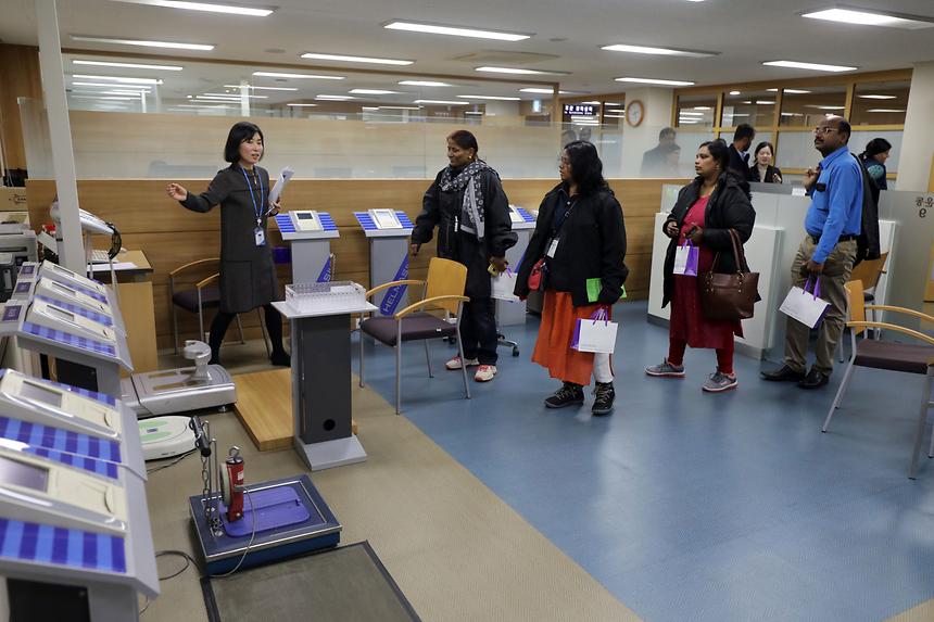 인도 공무원 보건소 방문 - 11