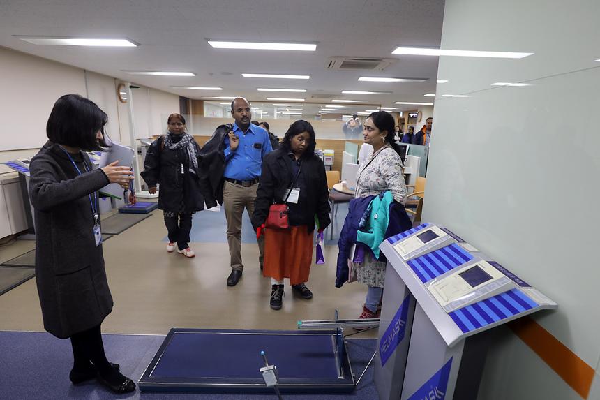 인도 공무원 보건소 방문 - 12