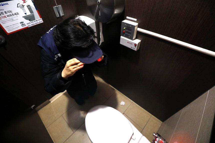 강남구청역 불법촬영장비 점검 - 3