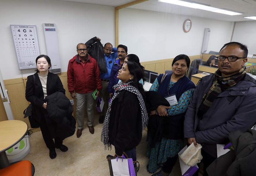 인도 공무원 보건소 방문 - 13