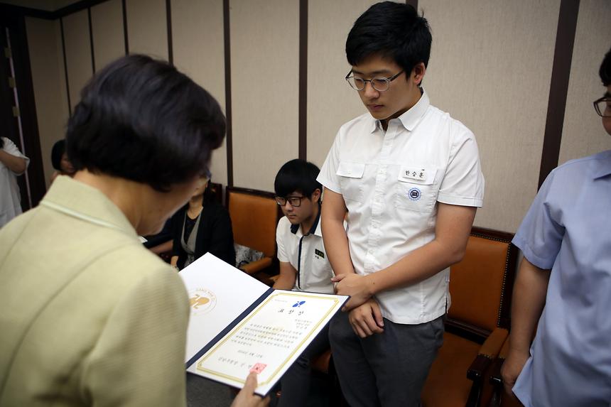 지역사회 봉사활동 우수학생 표창장 수여식 - 2