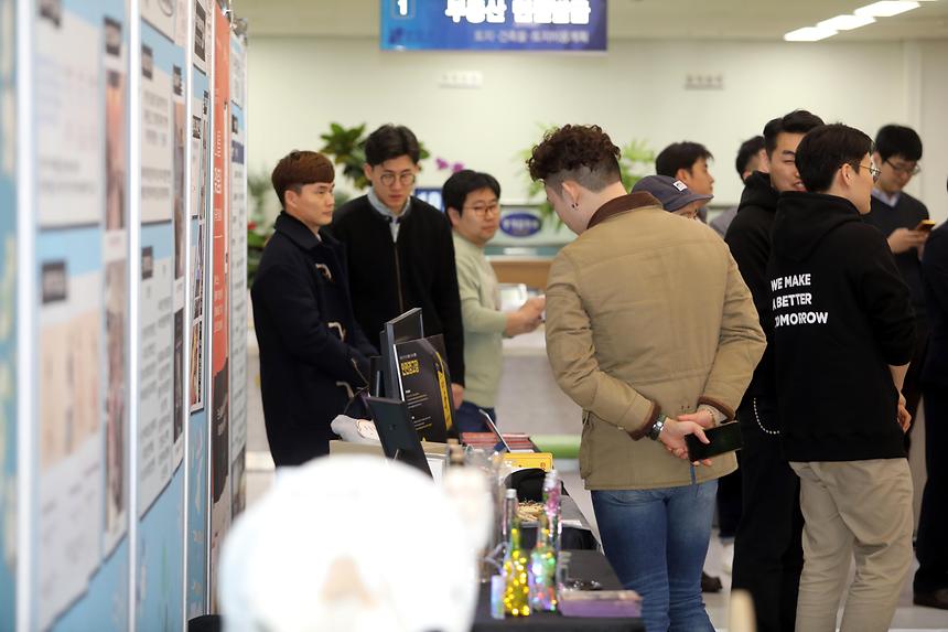 창업지원센터 졸업전시 - 14