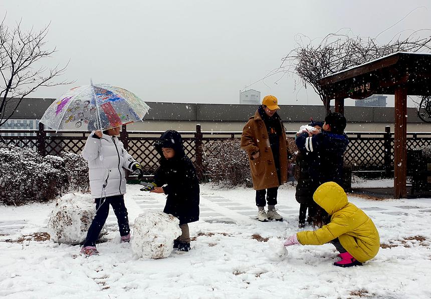 어린이집 옥상 눈싸움 - 1