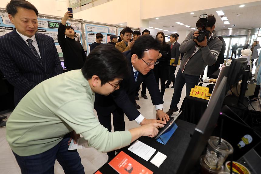 창업지원센터 졸업전시 - 11