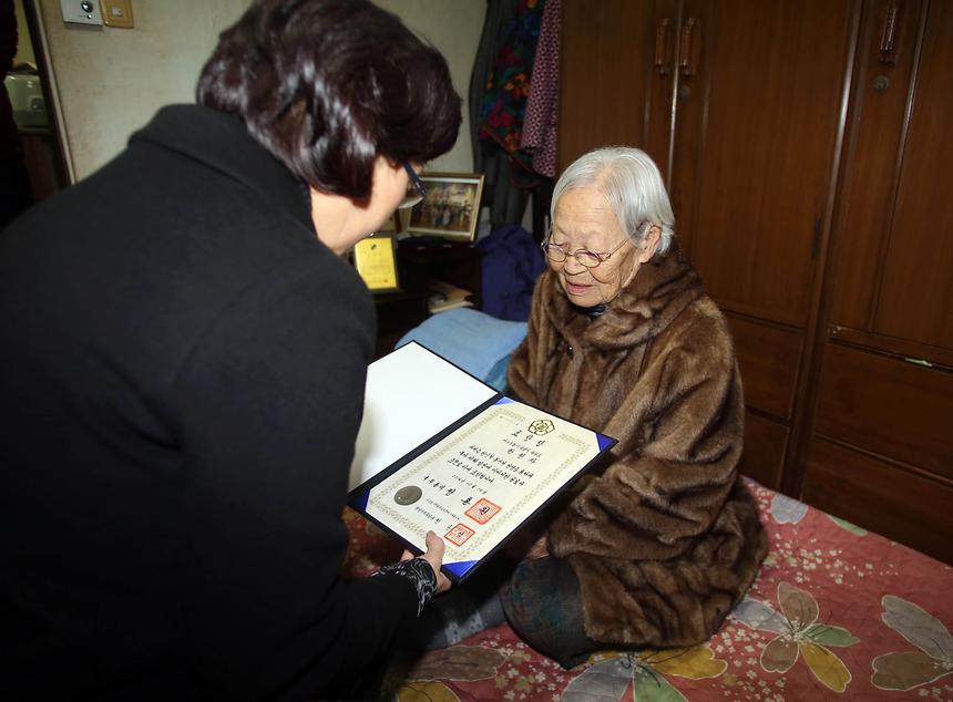 한정자할머니 표창장 수여식 - 3
