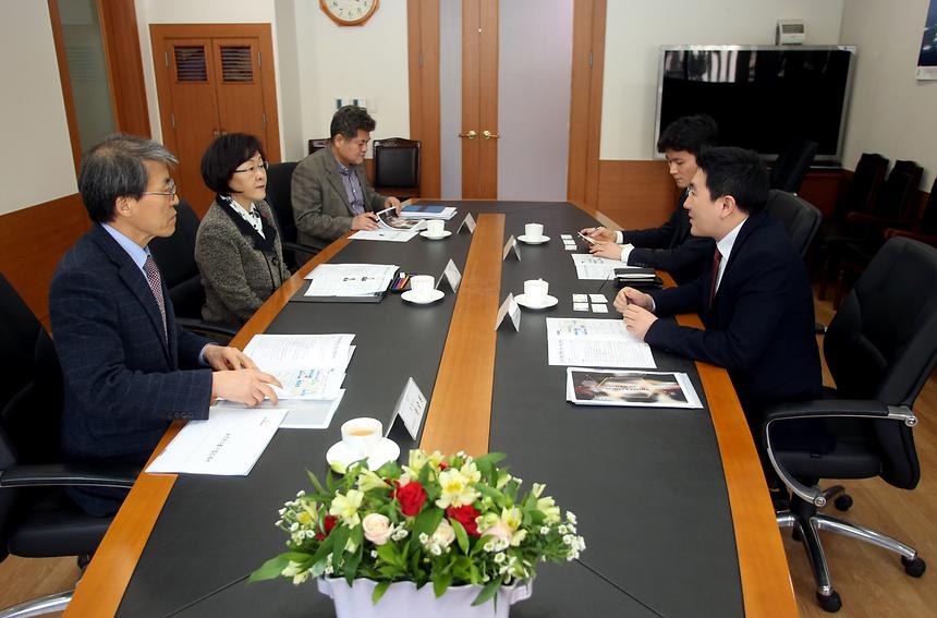 요즈마그룹 한국법인 대표와 구청장 면담 - 3
