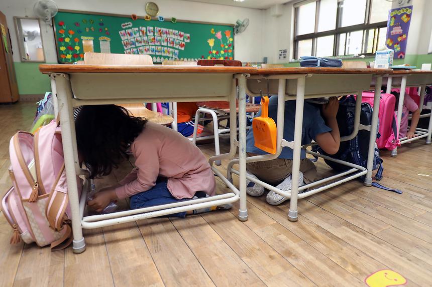 초등학교 지진대피훈련 - 1