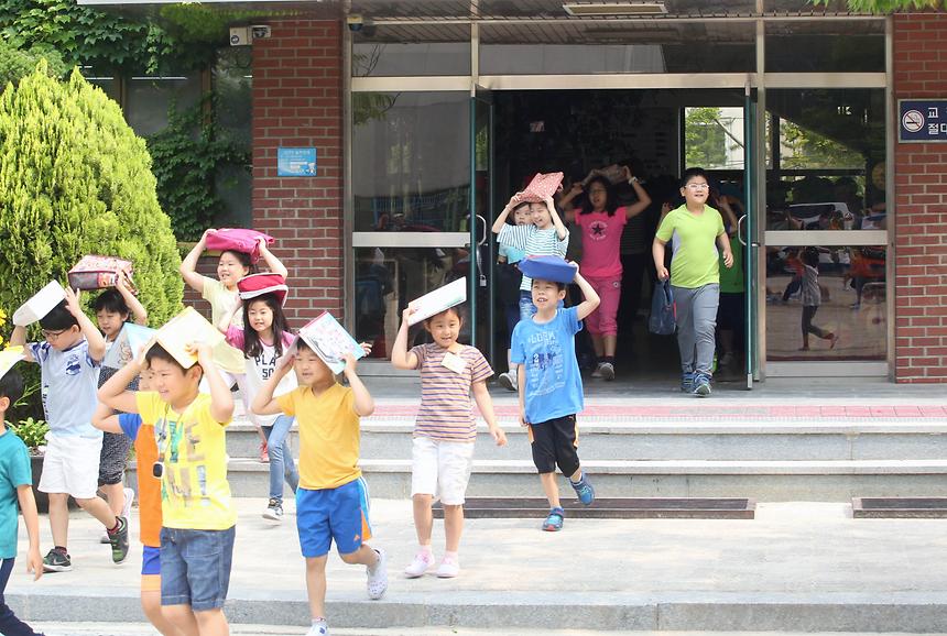 초등학교 지진대피훈련 - 8
