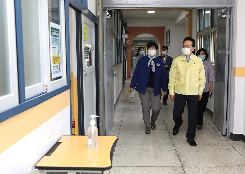 구청장 중학교 등교 점검 - 7