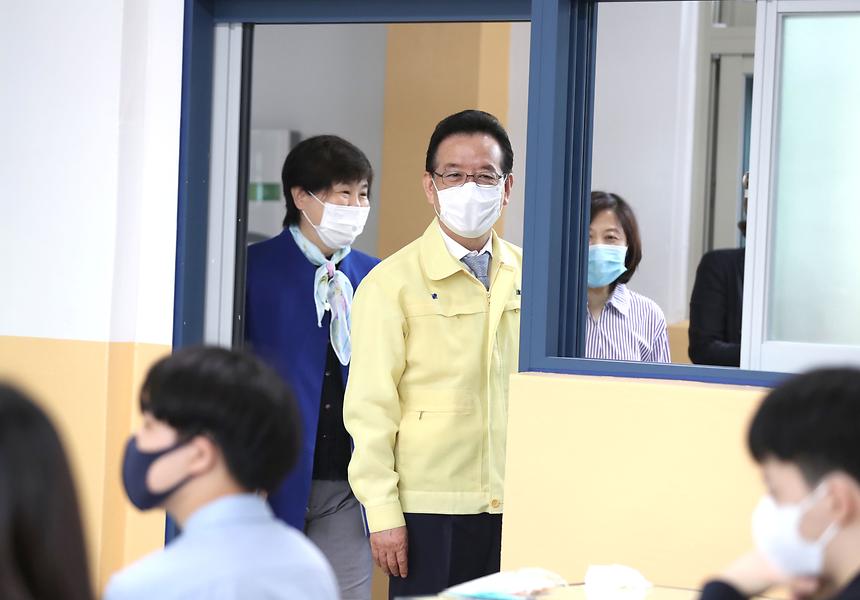 구청장 중학교 등교 점검 - 11