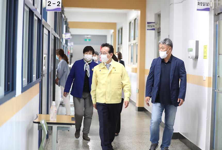 구청장 중학교 등교 점검 - 10