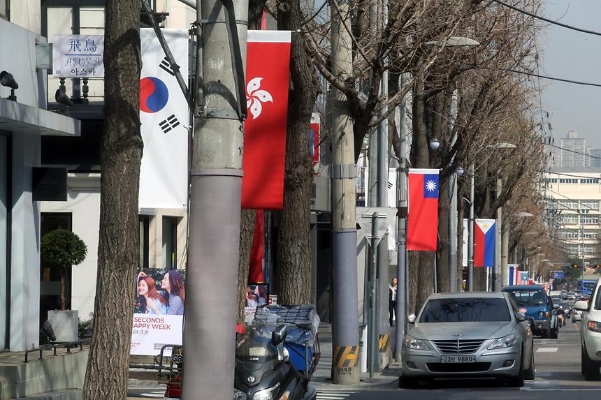 가로수길 만국기 - 1