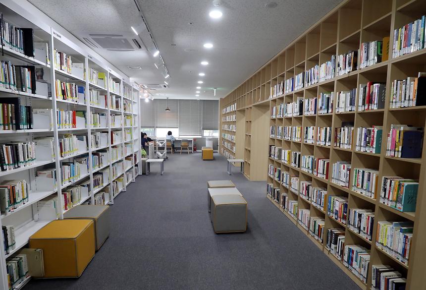 강남구립 열린도서관 - 8