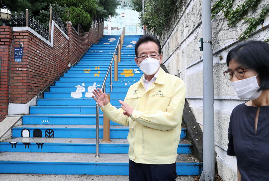 구청장 여성 안심계단.안심화장실 현장점검 - 1
