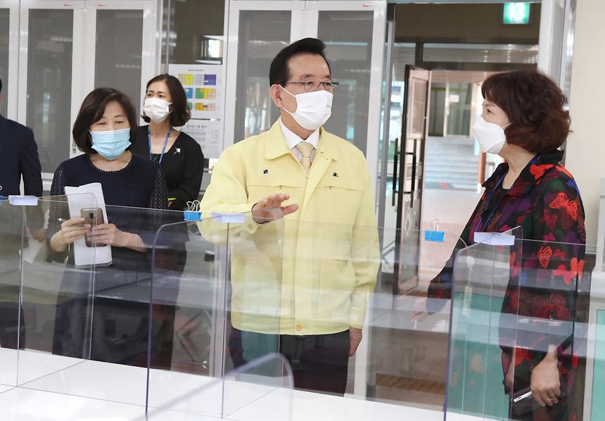 구청장 학교 방역점검 - 1