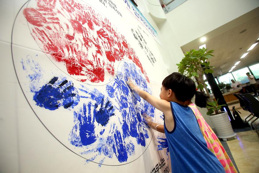 제71주년 광복절기념 태극기 핸드프린팅 - 3