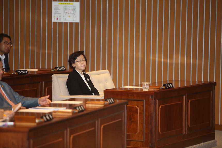 강남구 의회 결의문 낭독 - 2