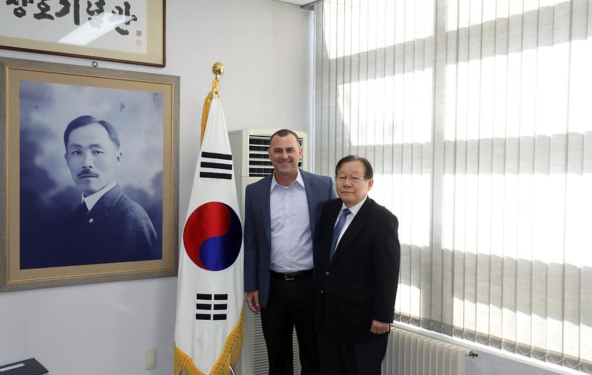 리버사이드 시 시장 방문 - 8